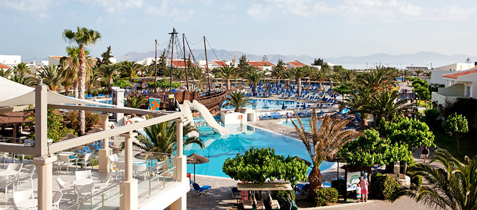 Tilbring ferien på et familiehotell.